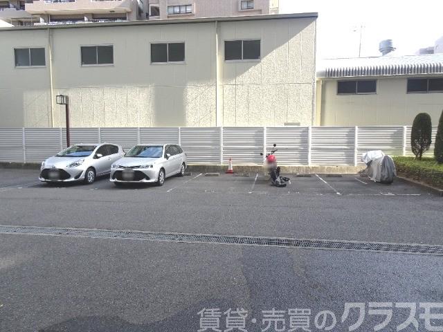 駐車場　敷地内駐車場