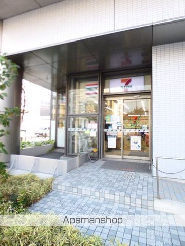 コンビニ　セブンイレブン（コンビニ）まで221m