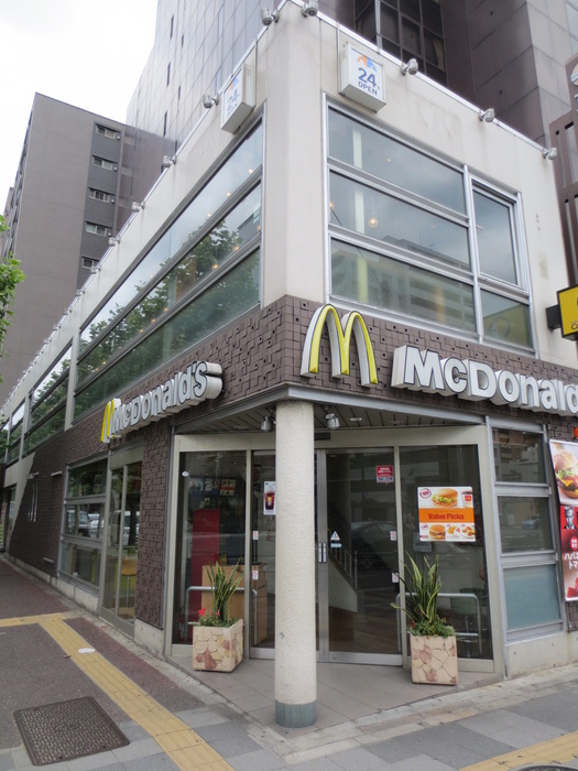 飲食店　マクドナルド烏丸五条店（飲食店）まで550m