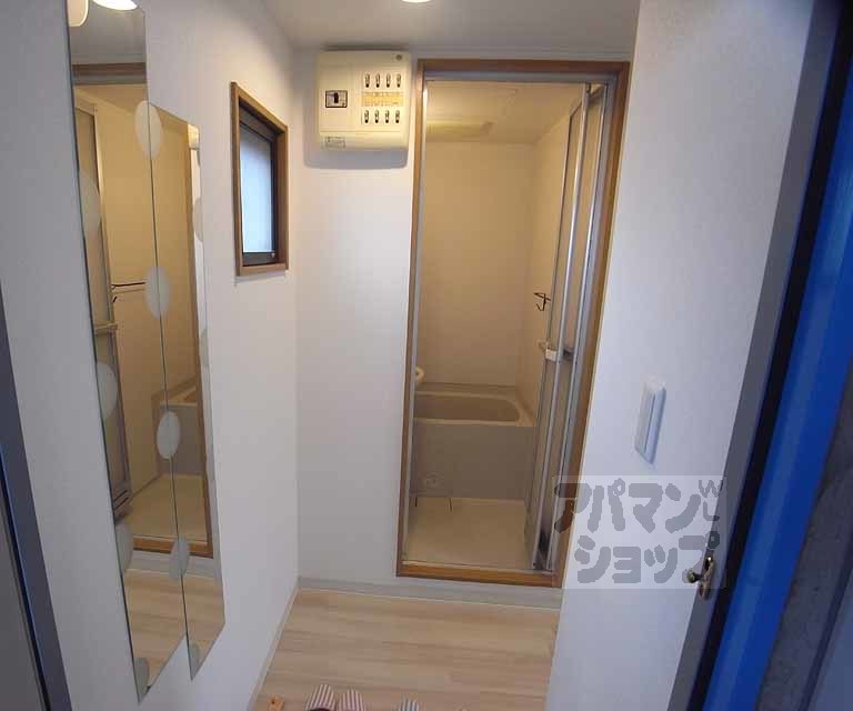 その他部屋・スペース　玄関からの廊下です。