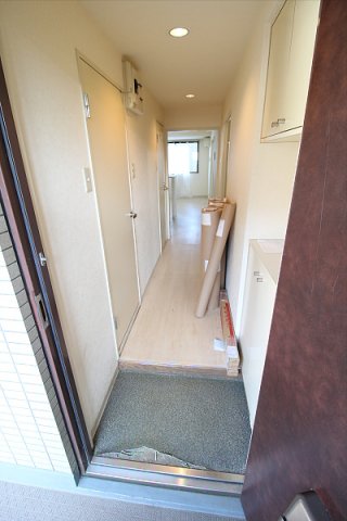 京王井の頭線 三鷹台駅 徒歩23分 3階建 築31年の玄関写真