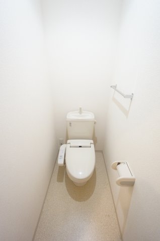トイレ　※同物件・反転タイプの写真です。