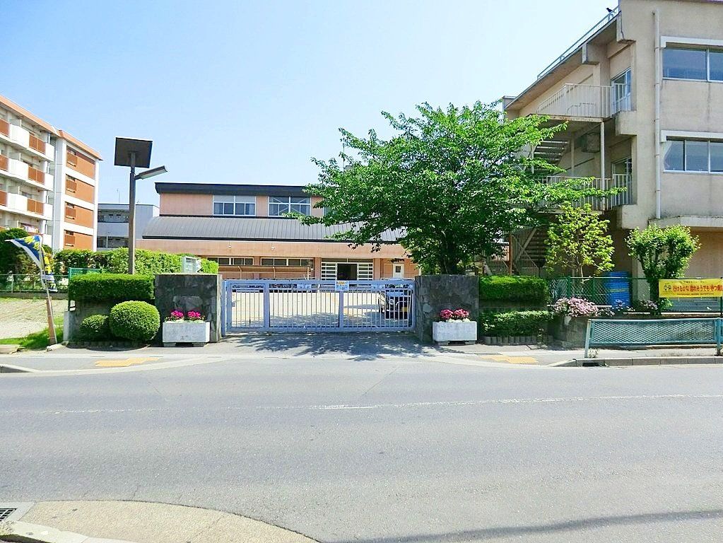 小学校　越谷市立南越谷小学校（小学校）まで1110m