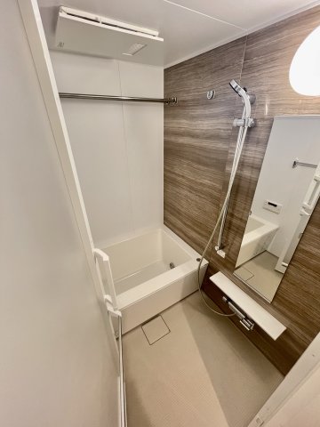 バス・シャワールーム　別部屋反転写真