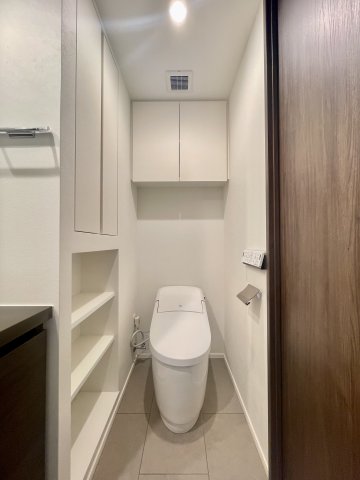 トイレ　別部屋反転写真