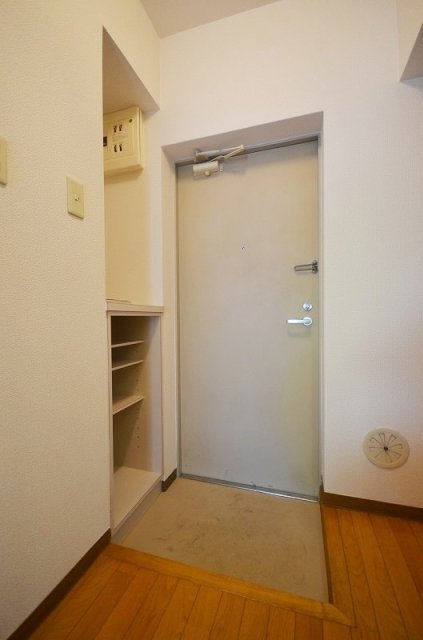 玄関　同物件別号室の写真です。
