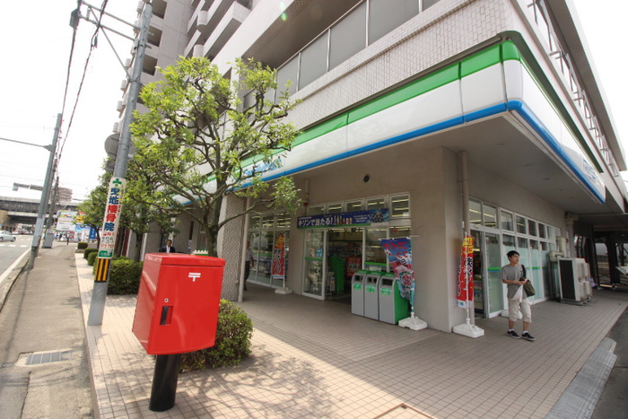 コンビニ　ファミリーマート八乙女中央店（コンビニ）まで412m