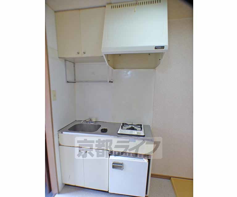 キッチン　ガスコンロ２口備え付けの自炊しやすいキッチンです。
