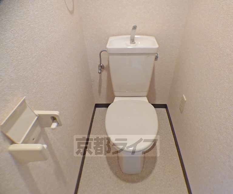 トイレ　トイレにコンセントがあります。
