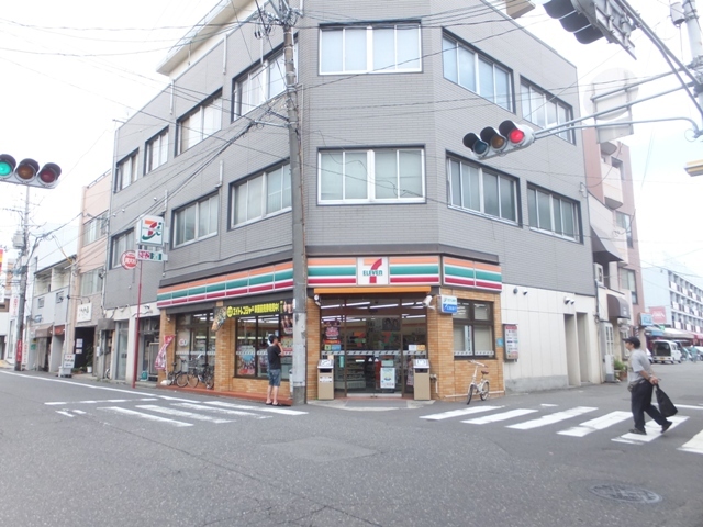 コンビニ　セブンイレブン広島横川駅北口店（コンビニ）まで123m