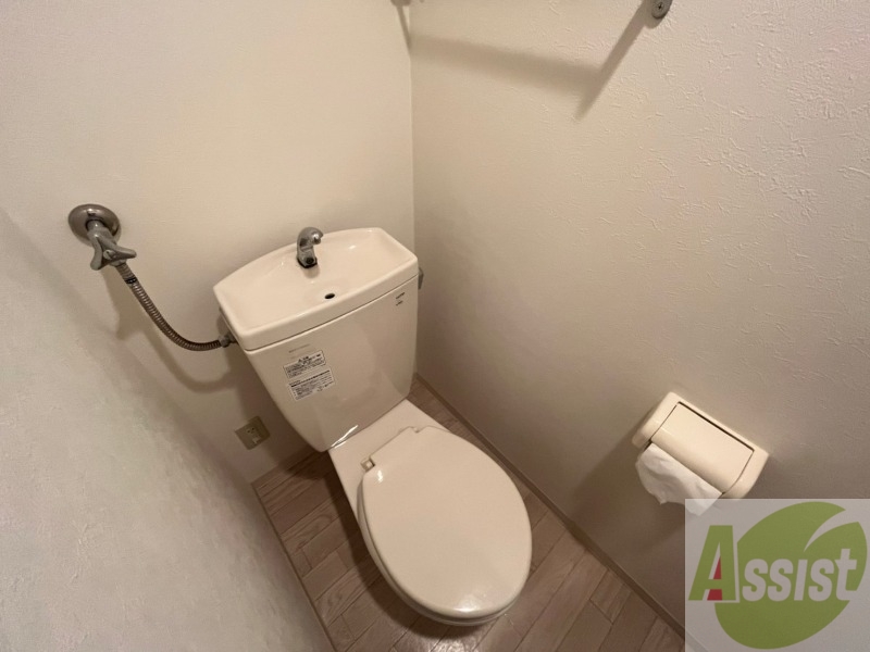 トイレ　こちらはトイレです。清潔感があり、安心して使用できます。