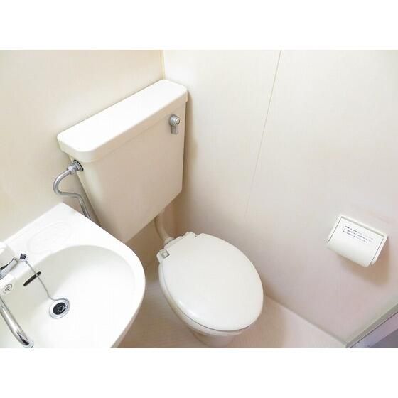 ＪＲ山手線 大塚駅 徒歩5分 7階建 築34年のトイレ写真