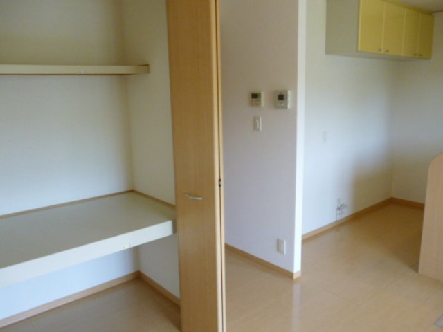 収納　掲載写真は同型の左右反転の部屋を掲載しております。仕様等が異