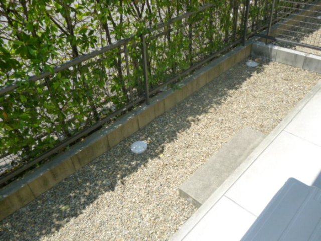 庭　掲載写真は同型の左右反転の部屋を掲載しております。仕様等が異