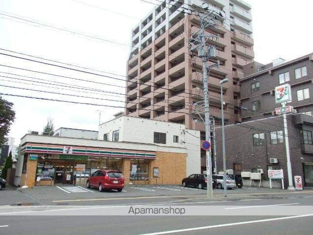コンビニ　セブンイレブン（コンビニ）まで563m