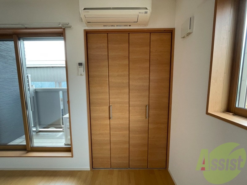 収納　収納はこちらのクローゼットをお使いください。