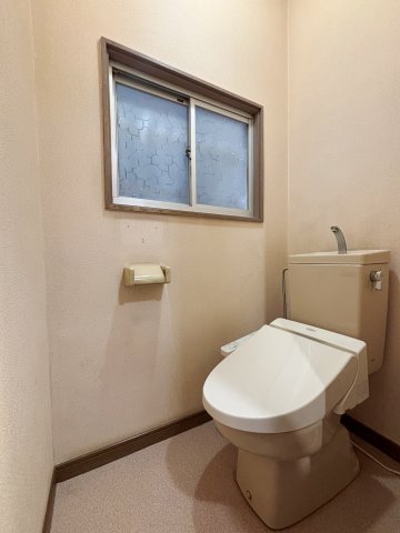 堺区山本町2丁一戸建てのトイレ写真