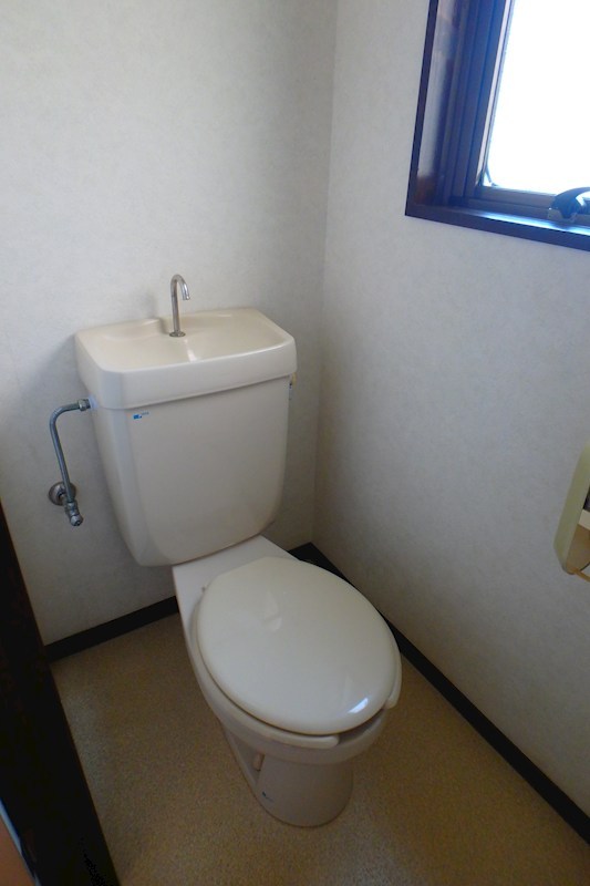 ＪＲ総武線 平井駅 徒歩14分 4階建 築36年のトイレ写真