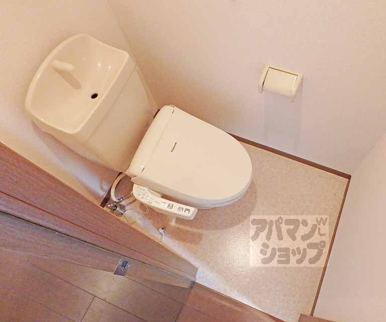 トイレ　足元もゆったり～！