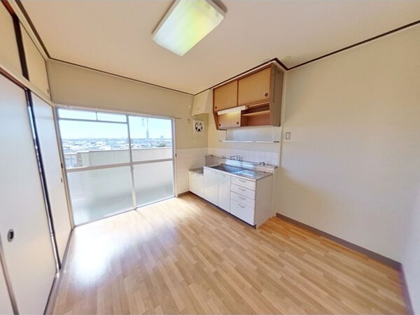 キッチン　※写真は同じマンションの違う部屋のものになります。