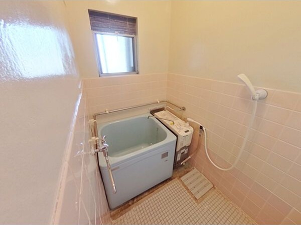バス・シャワールーム　※写真は同じマンションの違う部屋のものになります。