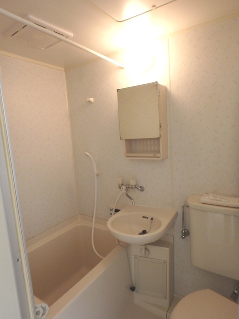 バス・シャワールーム　同物件別部屋写真（実際は現況を優先いたします）