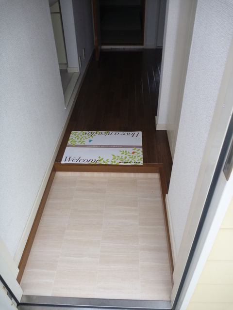 玄関　同物件別部屋写真（実際は現況を優先いたします）