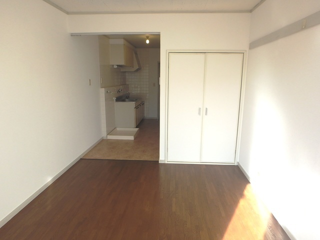 居室・リビング　同物件別部屋写真（実際は現況を優先いたします）