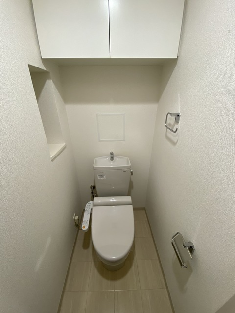 ＪＲ総武線 本八幡駅 徒歩3分 14階建 築15年のトイレ写真