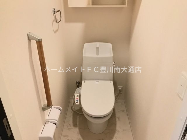 ＪＲ東海道本線 豊橋駅 バス乗車時間：19分 最寄りバス停で下車 徒歩6分 3階建 築5年のトイレ写真