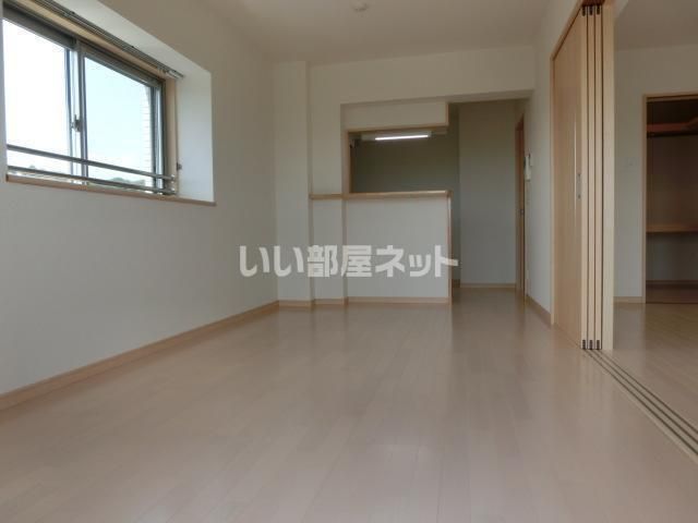 グラン城川の居間写真