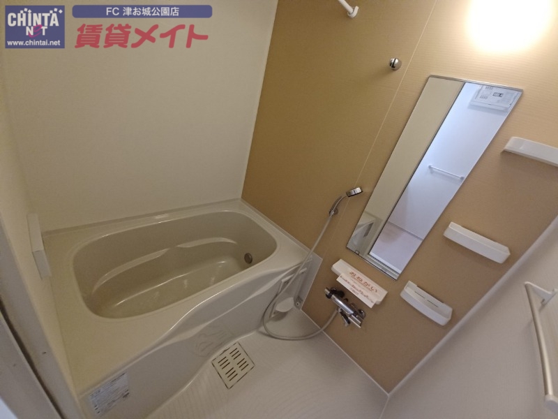 バス・シャワールーム　同型反転参考写真です