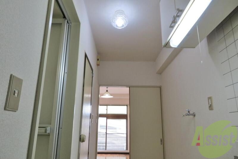 玄関　一直線に真っ先にお部屋にインです。帰ったらまず飯ですね
