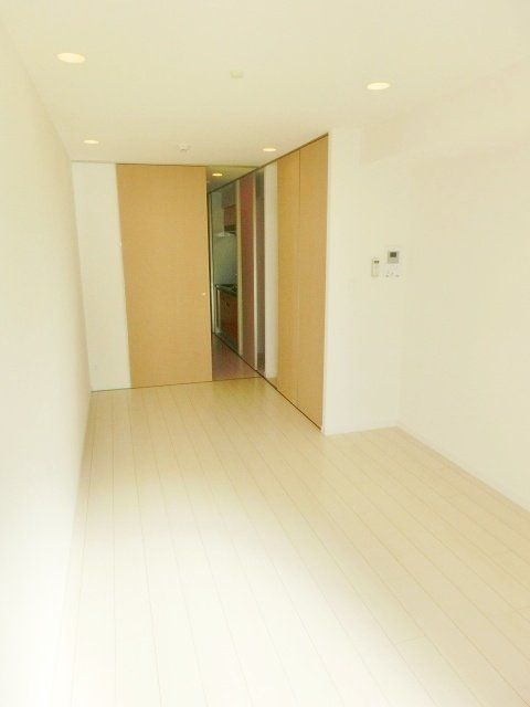 その他部屋・スペース　バルコニーからの洋室です。
