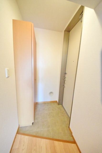 玄関　★同物件別号室参考写真★