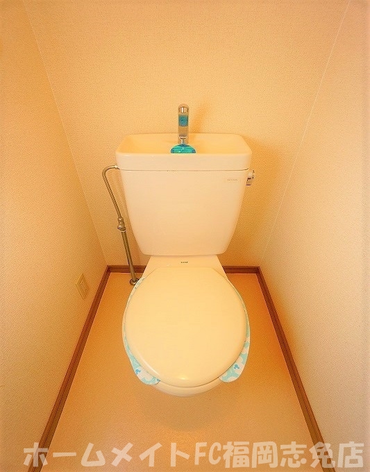 ＪＲ香椎線 酒殿駅 2階建 築26年のトイレ写真