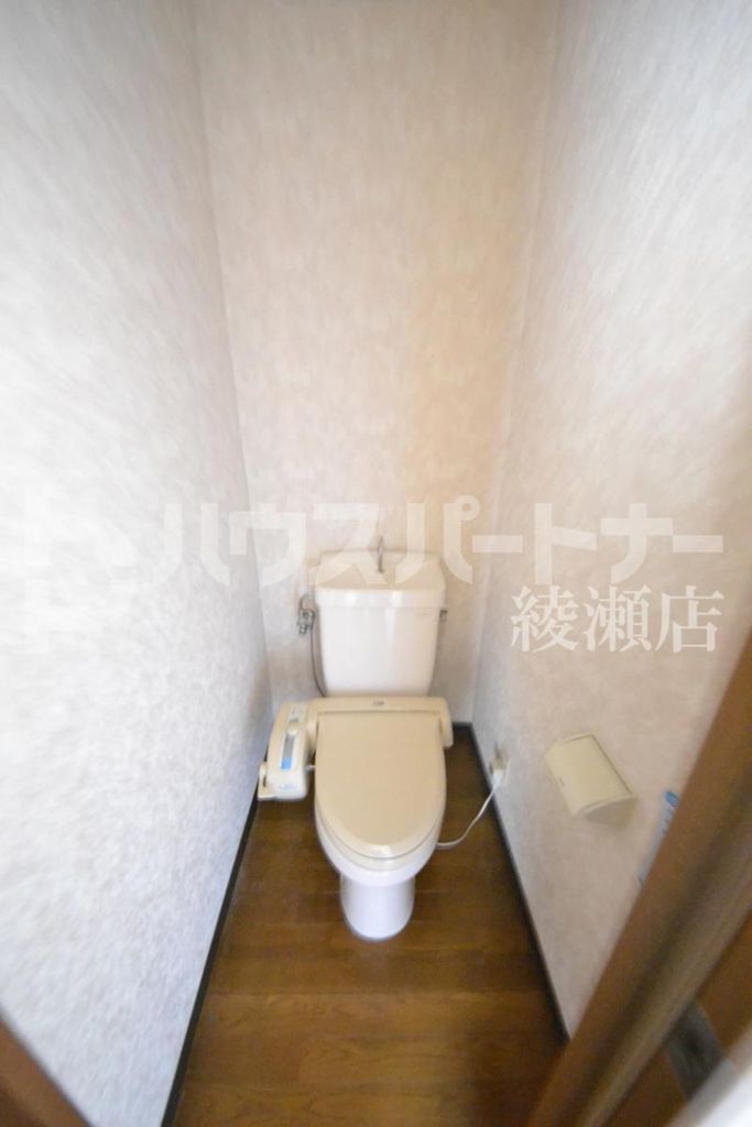 東京メトロ千代田線 綾瀬駅 徒歩5分 3階建 築31年のトイレ写真