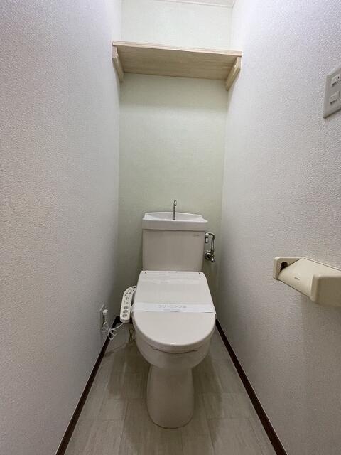 都営新宿線 瑞江駅 徒歩17分 2階建 築29年のトイレ写真