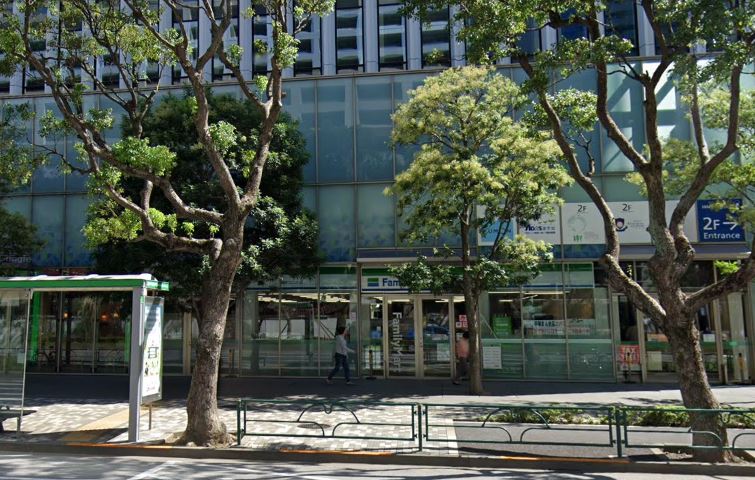 コンビニ　ファミリーマート晴海（コンビニ）まで1205m