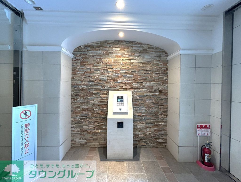 その他設備　エントランスセキュリティ：ゲート内風除室