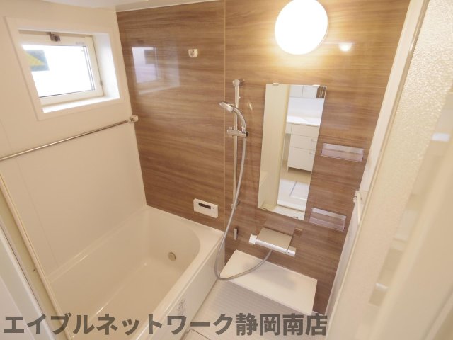 ＪＲ東海道本線 静岡駅 バス乗車時間：9分 最寄りバス停で下車 徒歩4分 3階建 築7年の風呂写真