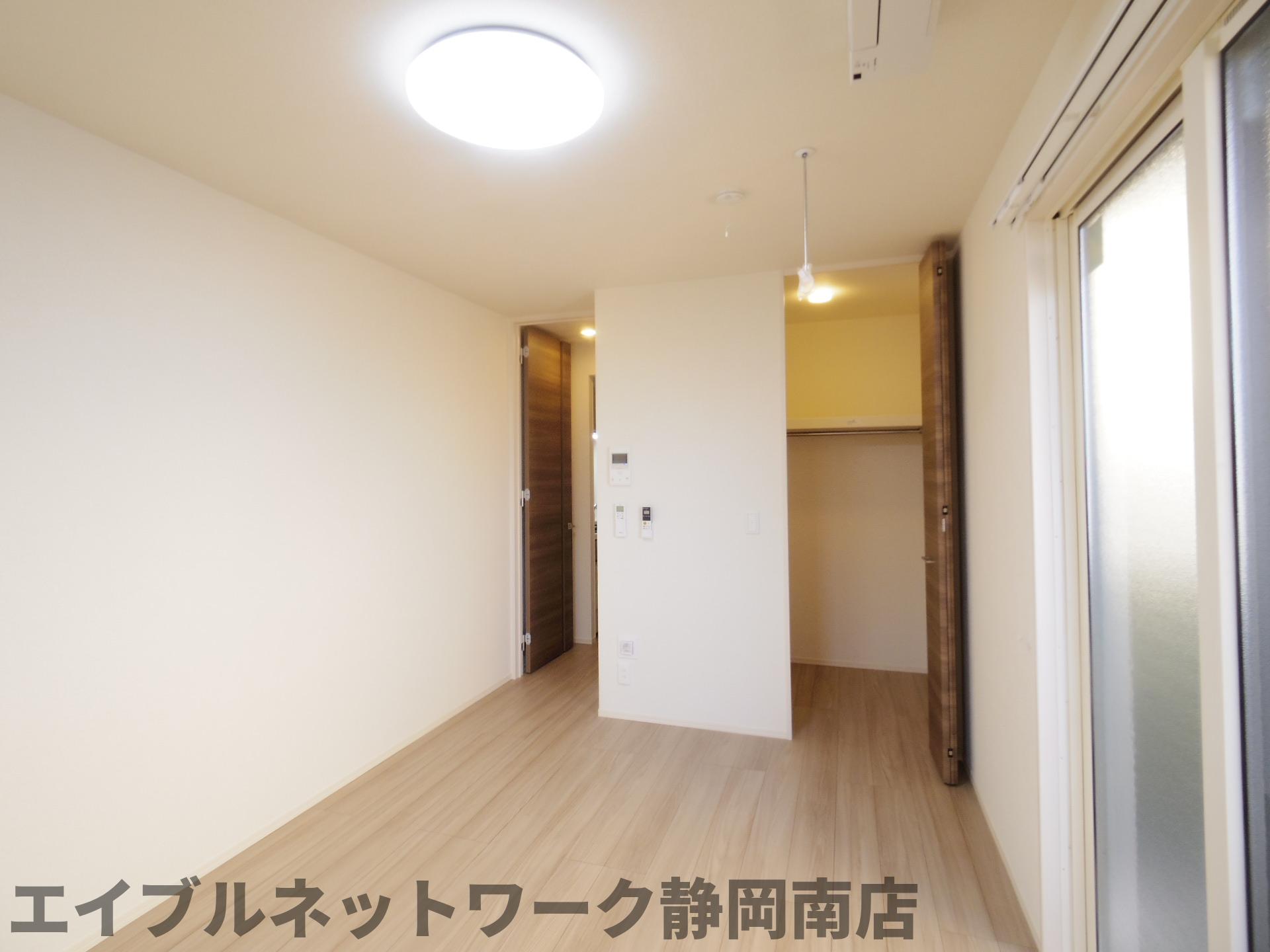 ＪＲ東海道本線 静岡駅 バス乗車時間：9分 最寄りバス停で下車 徒歩4分 3階建 築7年の内装写真