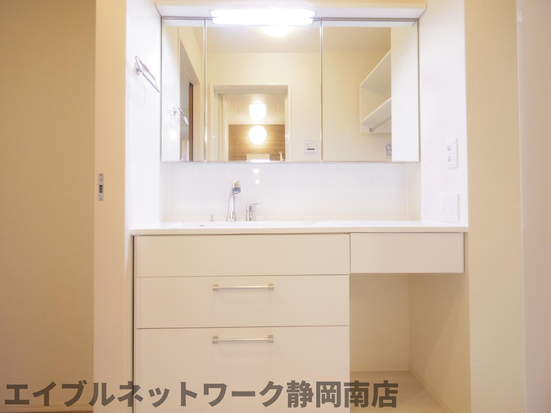 ＪＲ東海道本線 静岡駅 バス乗車時間：9分 最寄りバス停で下車 徒歩4分 3階建 築7年の内装写真