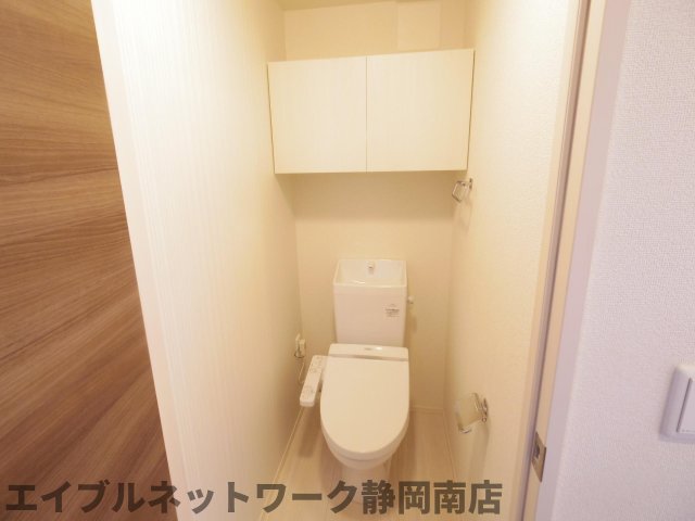 ＪＲ東海道本線 静岡駅 バス乗車時間：9分 最寄りバス停で下車 徒歩4分 3階建 築7年のトイレ写真