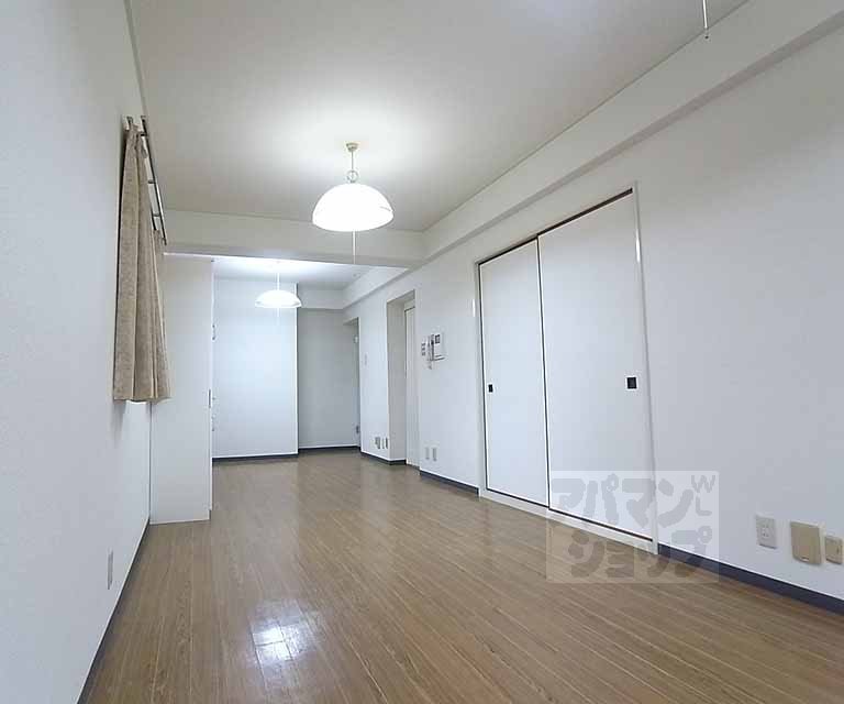 ピアレス円勝寺の居間写真