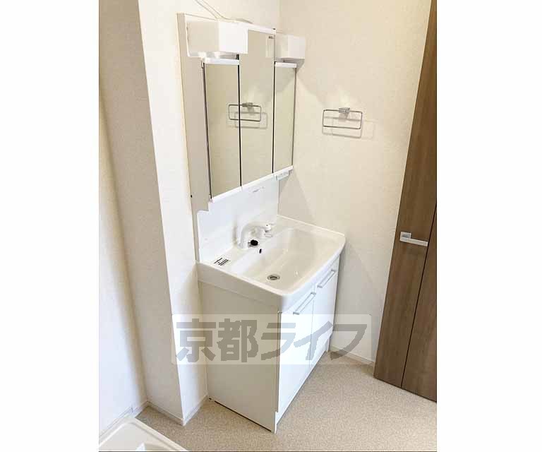 洗面設備　独立洗面台です・