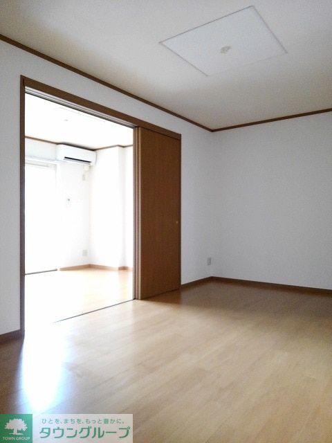 ブルーライン 中田駅 徒歩7分 2階建 築26年の居間写真