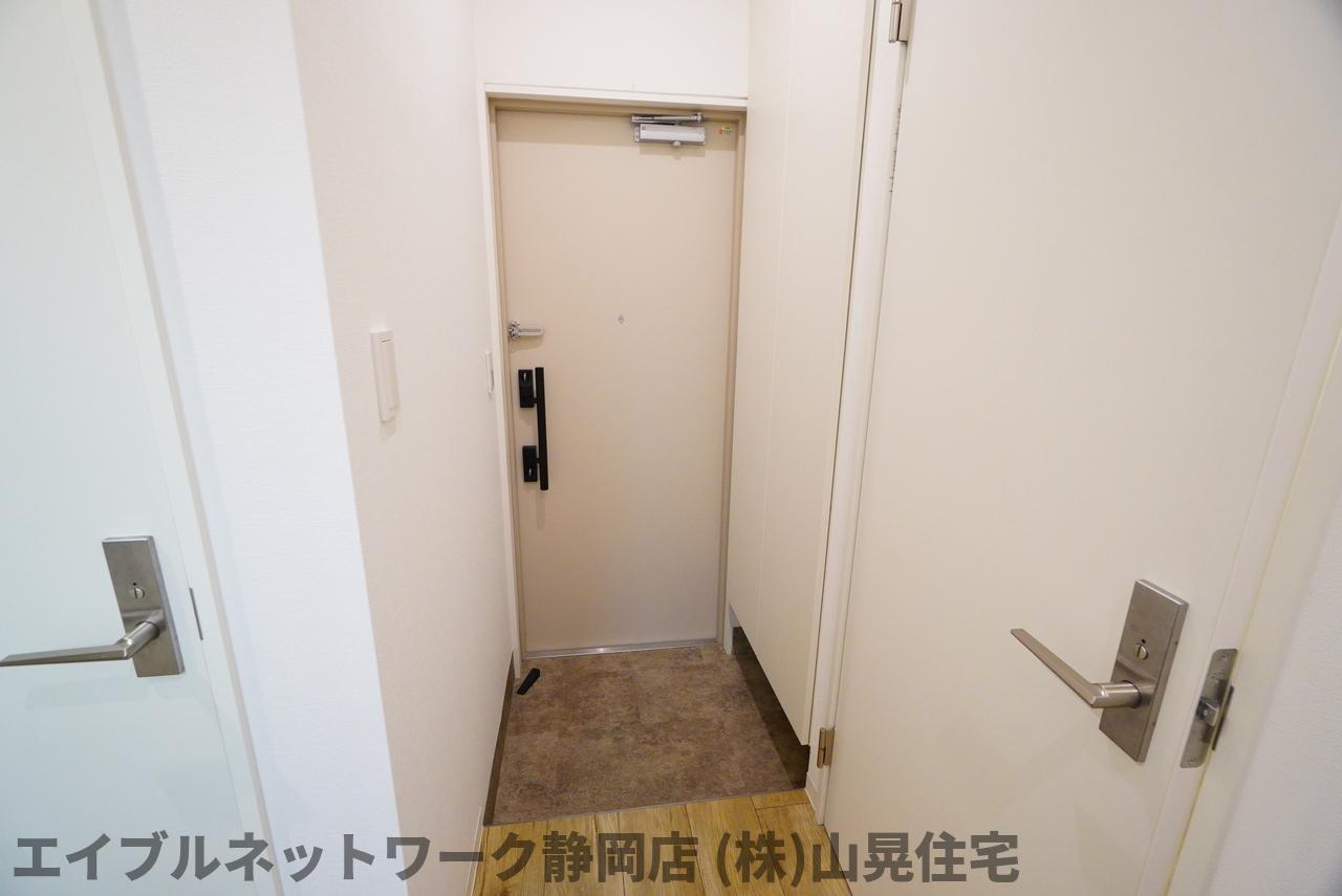 玄関　収納もある玄関です