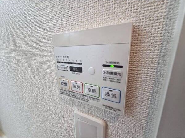 阪急宝塚線 庄内駅 徒歩10分 3階建 築8年の玄関写真