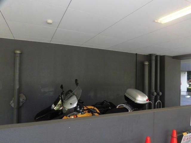駐車場　バイク置き場
